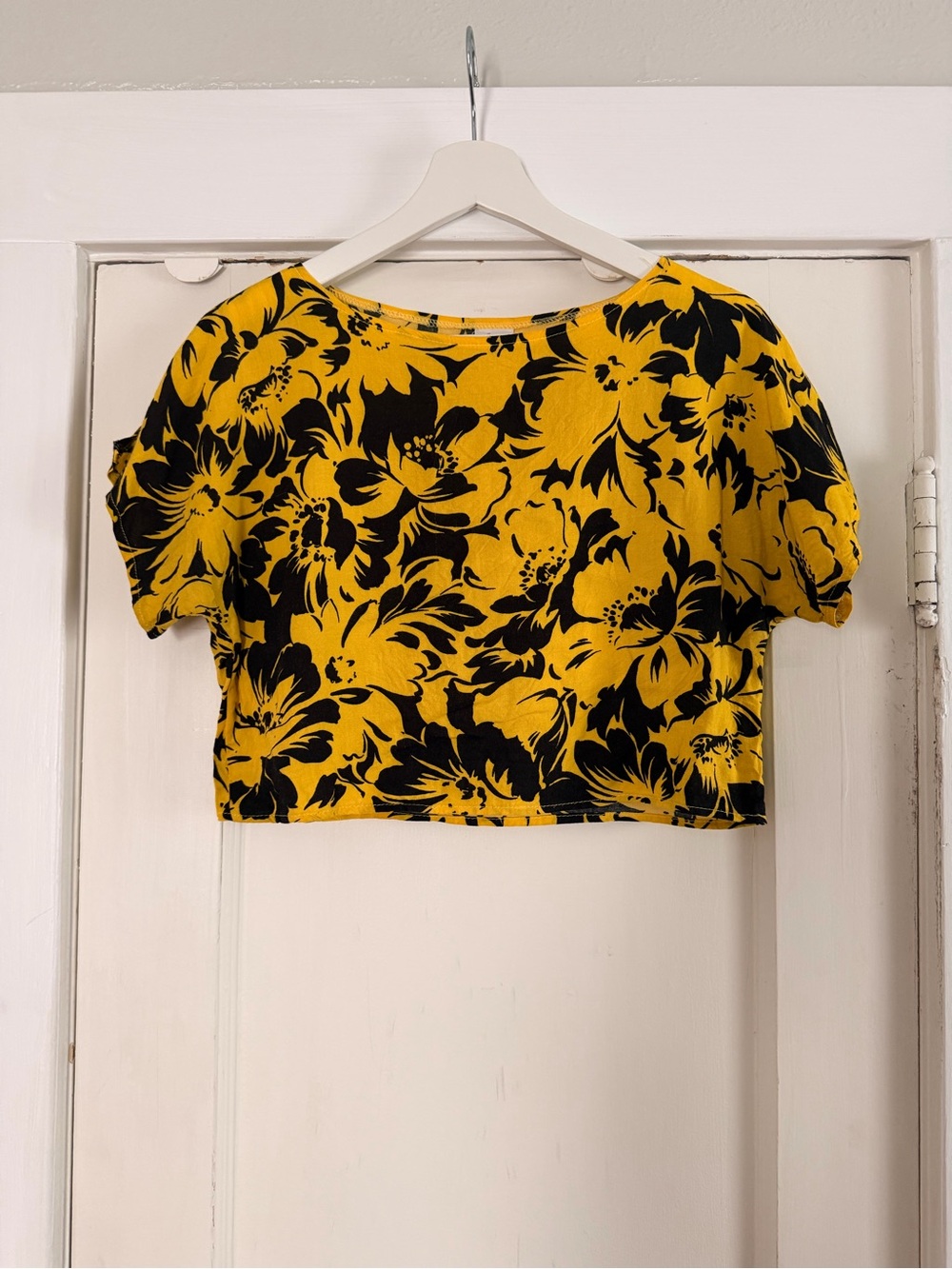 Vintage EUC Yellow and Black Floral Crop Top Medium